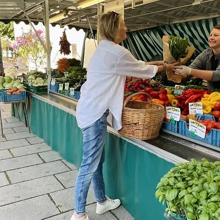 Am Marktplatz *